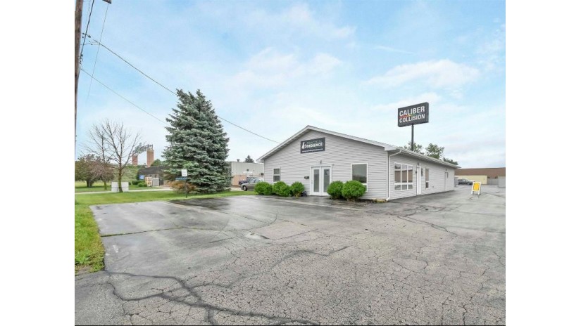 901 Parkview Road Ashwaubenon, WI 54304 by Ben Bartolazzi Real Estate, Inc - Office: 920-770-4015 $319,900