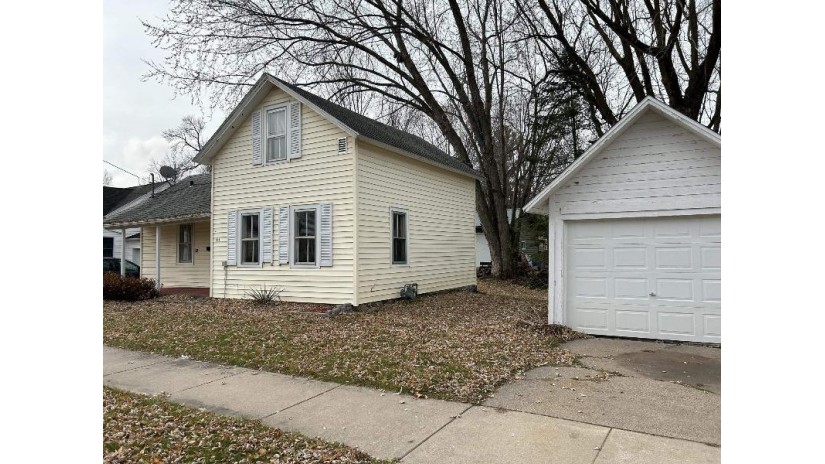 513 N Lafayette Street Shawano, WI 54166 by Coldwell Banker Real Estate Group $79,900
