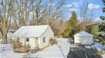 2120 Riverview Drive, Howard, WI 54303-6469