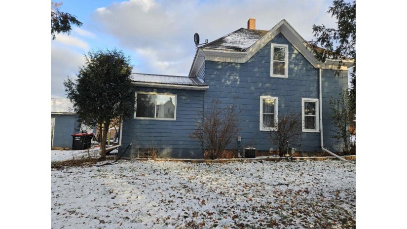117 E 1st Street Gillett, WI 54124 by Make A Move Realty, LLC $149,900