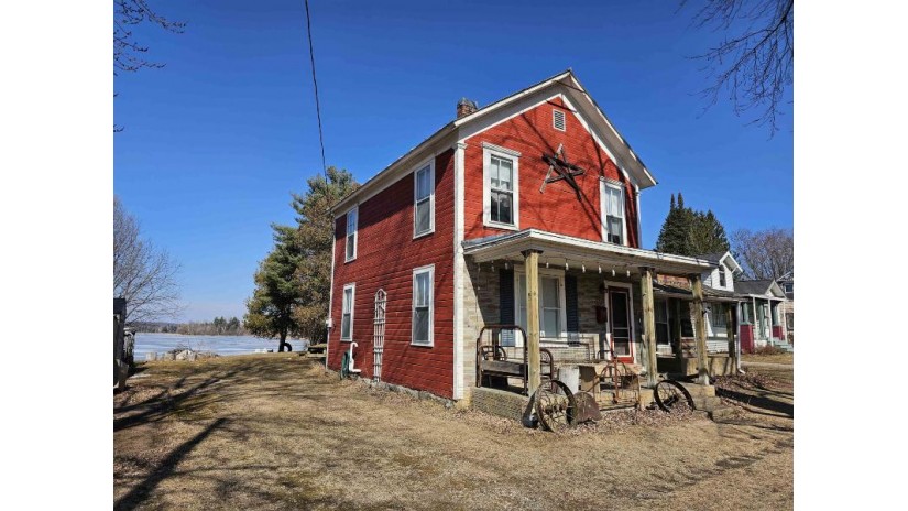 325 Water Street Iola, WI 54945 by Faye Wilson Realty LLC - Office: 920-407-0003 $124,900