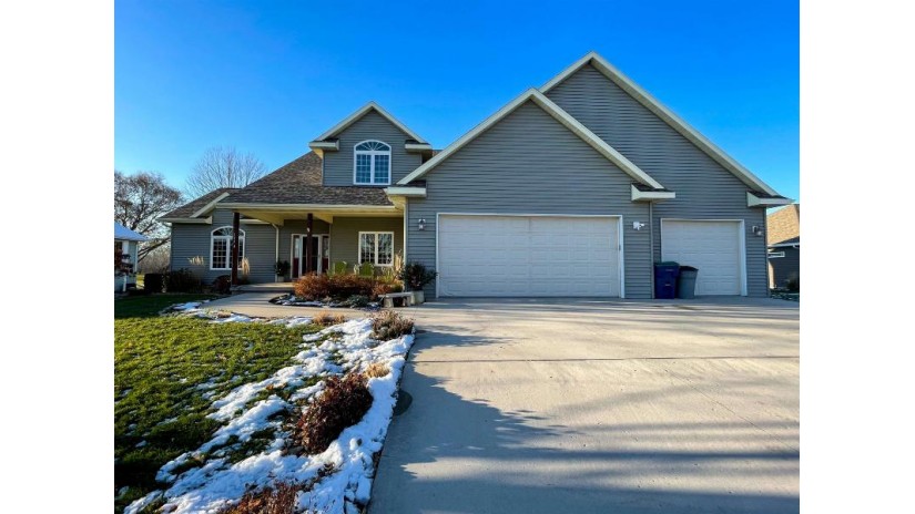 1773 Creek Vu Drive North Fond Du Lac, WI 54937 by Roberts Homes And Real Estate - OFF-D: 920-923-4522 $525,000