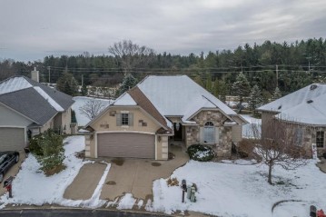 1355 N Lake Court, Grand Chute, WI 54913