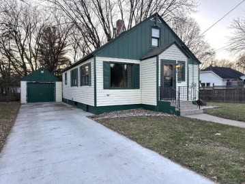 56 15th Street, Clintonville, WI 54929-1325