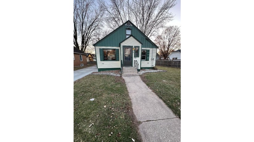 56 15th Street Clintonville, WI 54929 by O'Connor Realty Group $120,000