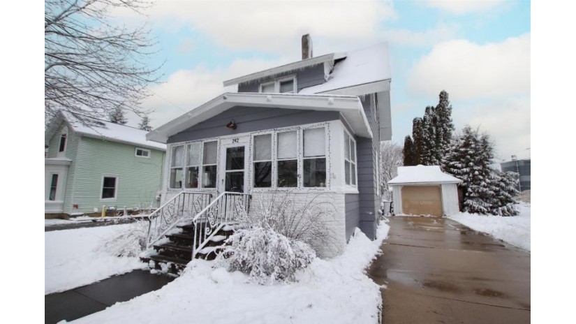 242 N Main Street Oakfield, WI 53065 by Adashun Jones, Inc. - OFF-D: 920-923-4433 $99,900