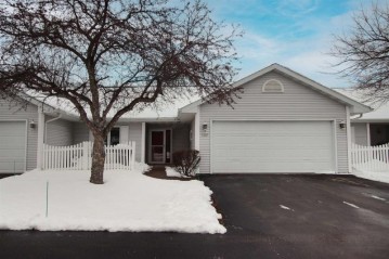 1522 S Oakwood Road, Oshkosh, WI 54904