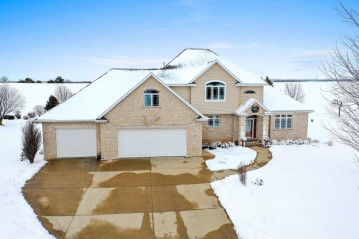 1492 S Honeysuckle Circle, De Pere, WI 54115-9117