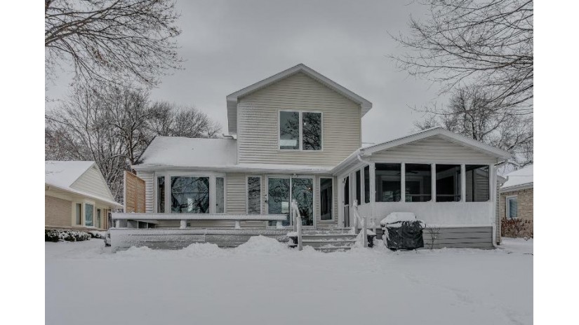 2520 W Palisades Drive Fox Crossing, WI 54915 by Coldwell Banker Real Estate Group $450,000