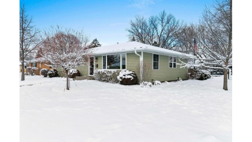855 Jordan Road De Pere, WI 54115 by Coldwell Banker Real Estate Group $339,900
