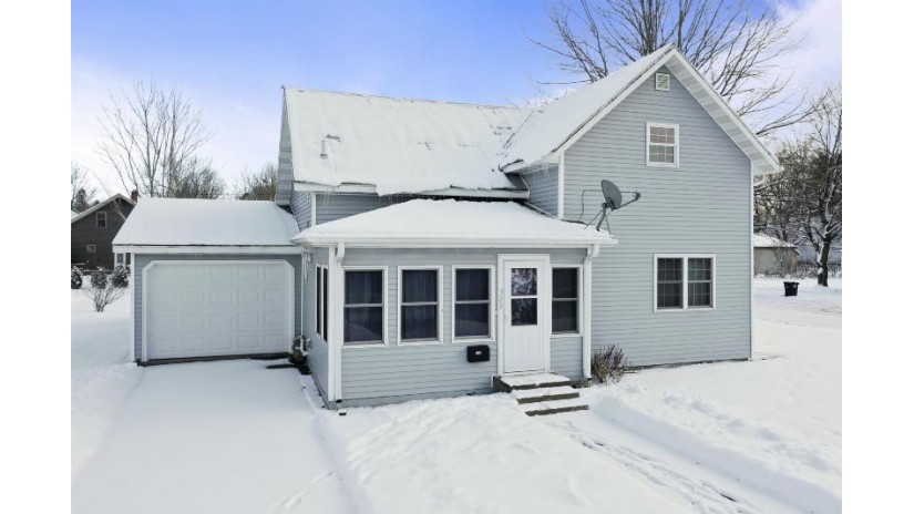 528 S Lincoln Street Shawano, WI 54166 by Coldwell Banker Real Estate Group $179,900