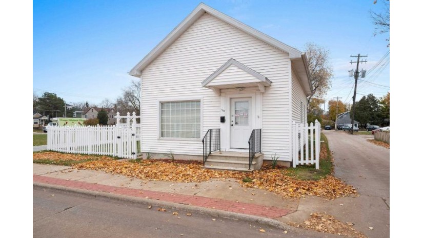 918 E Walnut Street Green Bay, WI 54301 by Coldwell Banker Real Estate Group $299,000