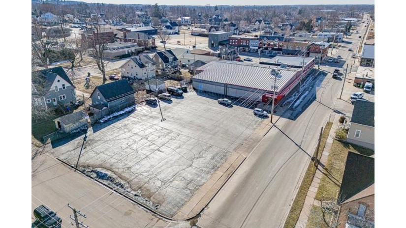 106 E Wolf River Avenue New London, WI 54961 by Century 21 Ace Realty - Office: 920-739-2121 $1,300,000