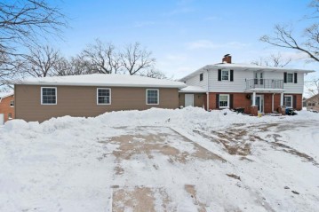 2839 S Broadway Street, Ashwaubenon, WI 54304-5309