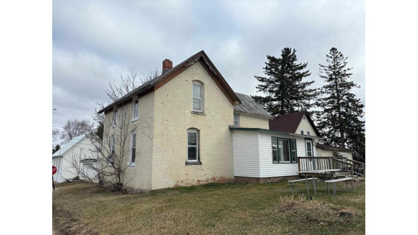 117 E Maple Street Lena, WI 54139 by Signature Realty, Inc. $155,000