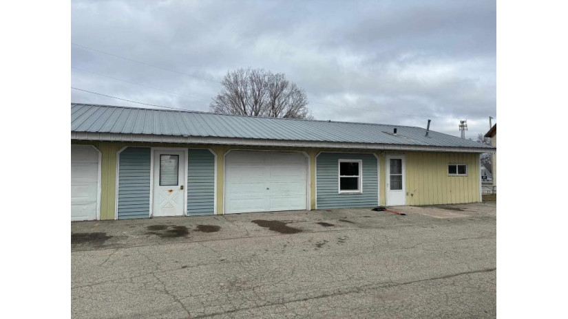 117 E Maple Street Lena, WI 54139 by Signature Realty, Inc. $155,000