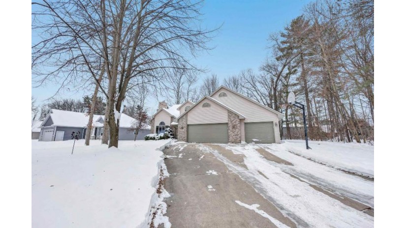2751 Chaska Court Howard, WI 54313 by Shorewest Realtors $400,000