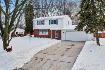 949 Myrtle Lane, Ashwaubenon, WI 54304-4432