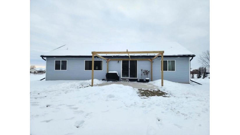 4346 Harbor Village Drive Omro, WI 54963 by Re/Max 24/7 Real Estate, Llc - Office: 920-734-0247 $389,999