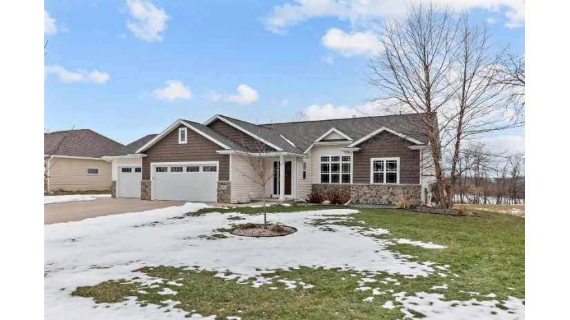 N1741 Medina Drive Greenville, WI 54942 by Century 21 Affiliated - PREF: 920-809-9480 $409,900