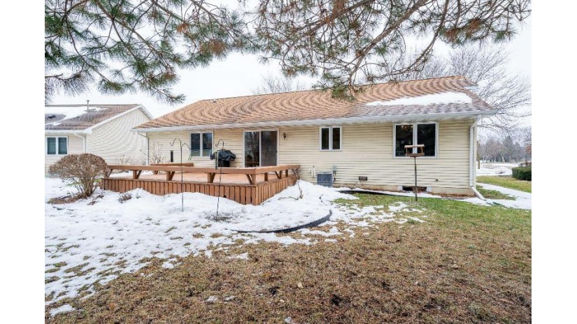 1505 W Westhaven Circle Oshkosh, WI 54904 by Coldwell Banker Real Estate Group $293,500