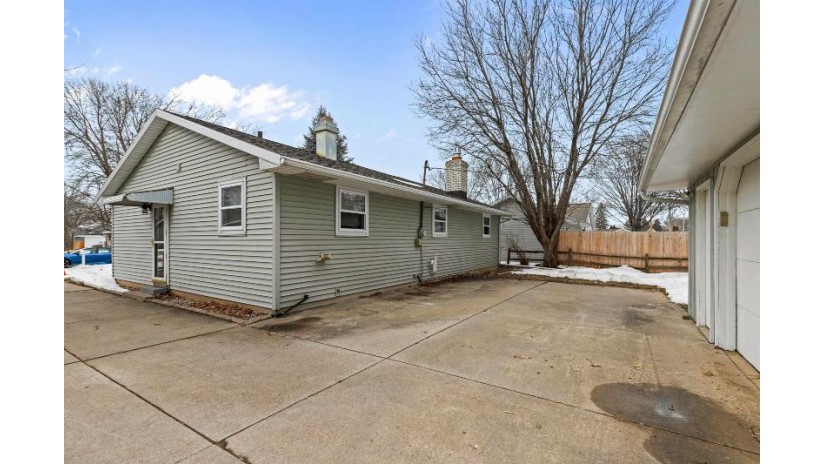 1200 S Weimar Street Appleton, WI 54915 by Century 21 Ace Realty - Office: 920-739-2121 $234,900