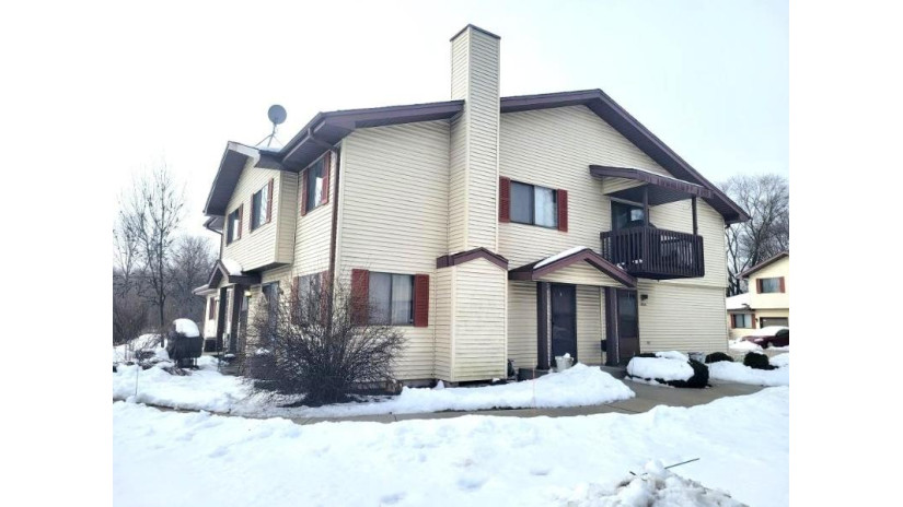 8053 W Manor Circle Milwaukee, WI 53223 by Klapperich Real Estate, Inc. - Office: 920-923-6000 $113,000