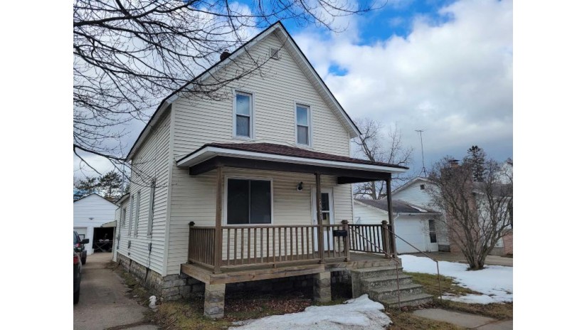 1533 Pierce Avenue Marinette, WI 54143 by Red Key Real Estate, Inc. $169,900