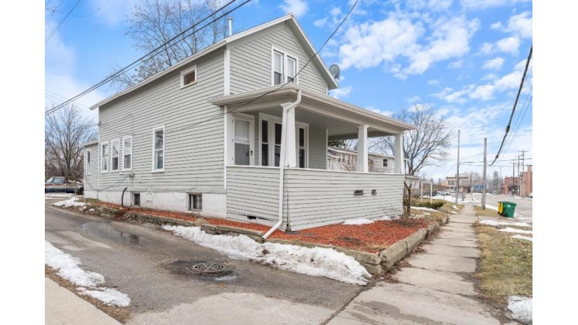 512 St George Street Green Bay, WI 54302 by Smart Real Estate Group $189,809