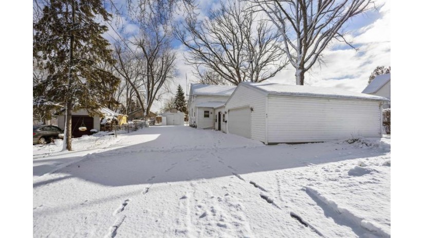 207 Darboy Road Combined Locks, WI 54113 by Expert Real Estate Partners, Llc - CELL: 920-810-7234 $165,000