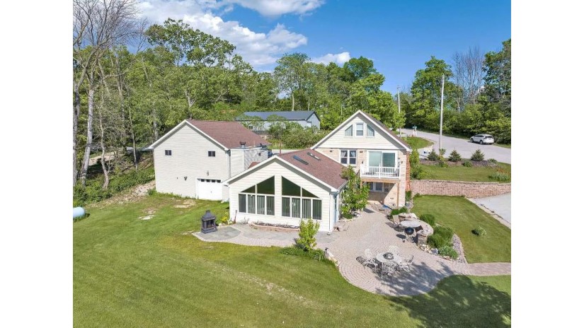 2733 Bay Road Gardner, WI 54204 by Todd Wiese Homeselling System, Inc. - OFF-D: 920-406-0001 $669,500