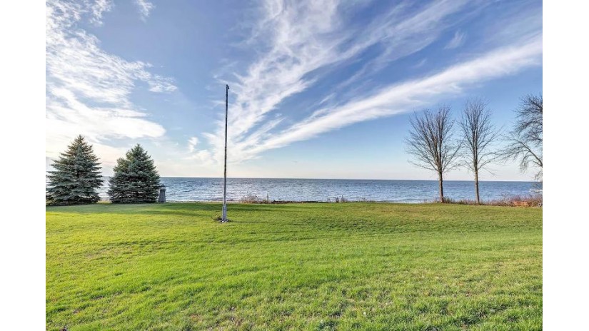 2733 Bay Road Gardner, WI 54204 by Todd Wiese Homeselling System, Inc. - OFF-D: 920-406-0001 $669,500