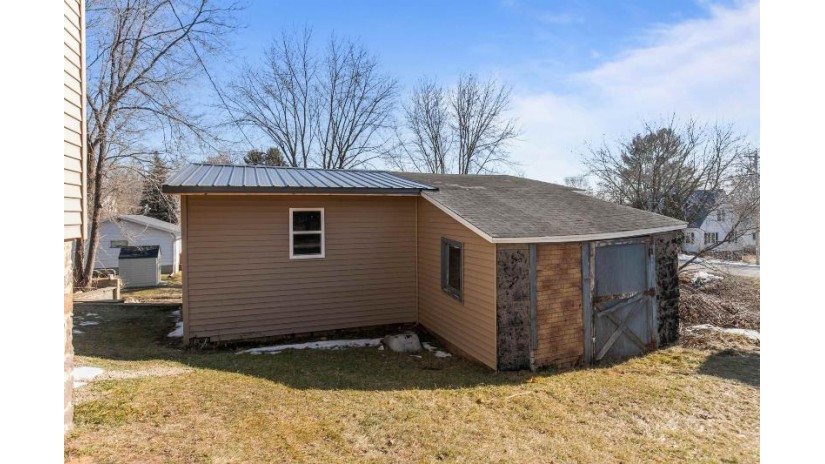 214 N State Street Neshkoro, WI 54960 by Realty One Group Haven - PREF: 920-252-2864 $157,000