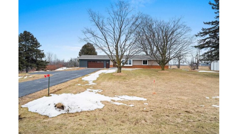 5024 Golden Corners Road Oconto Falls, WI 54154 by Red Key Real Estate, Inc. $429,900