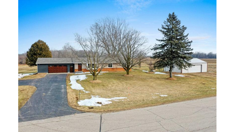 5024 Golden Corners Road Oconto Falls, WI 54154 by Red Key Real Estate, Inc. $429,900