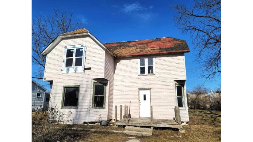 136 E Park Street Wautoma, WI 54982 by First Choice Realty, Inc. $48,000