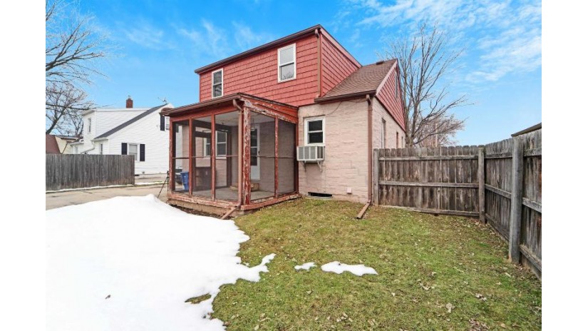 435 9th Street Menasha, WI 54952 by Coldwell Banker Real Estate Group $150,000