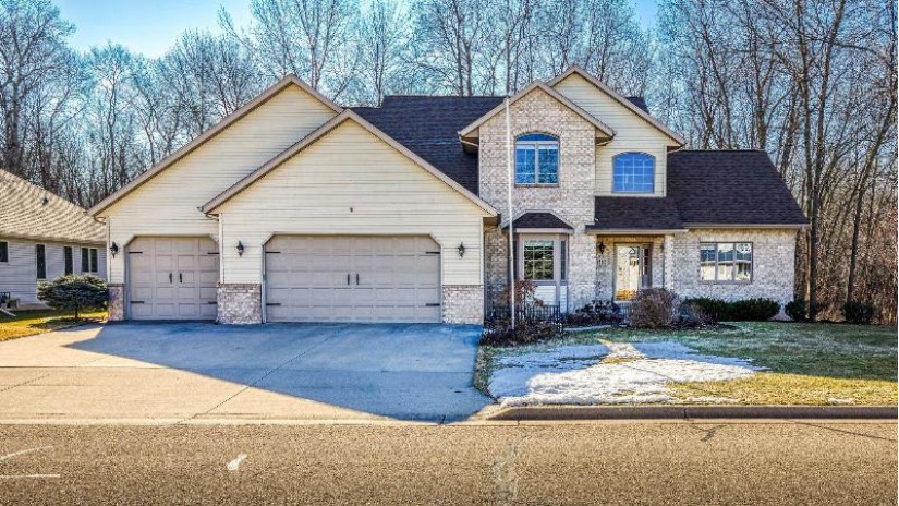 1562 Whitetail Drive Neenah, WI 54956 by Berkshire Hathaway Hs Fox Cities Realty - PREF: 920-209-5885 $464,000