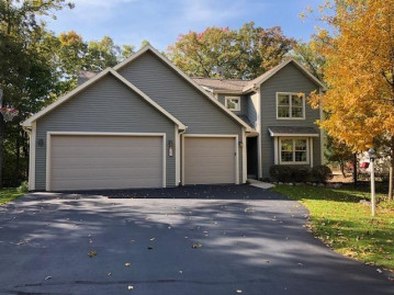 545 Woodland Circle, Waupaca, WI 54981