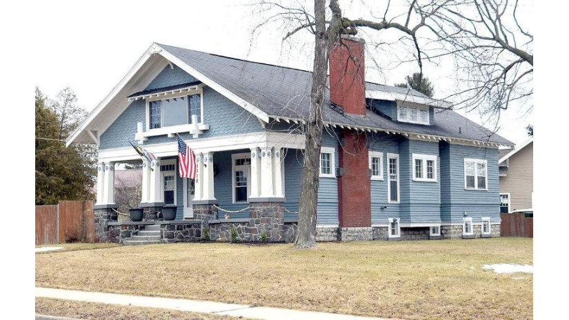 1118 Stanton Street Marinette, WI 54143 by Coldwell Banker Real Estate Group $219,900