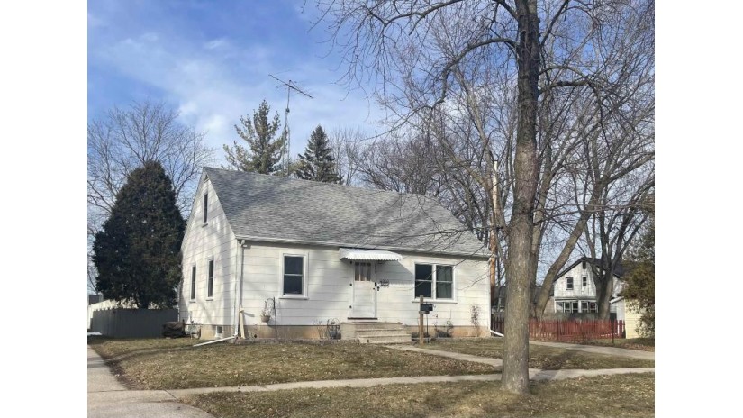 553 Emma Street Fond Du Lac, WI 54935 by Adashun Jones, Inc. - OFF-D: 920-923-4433 $165,000