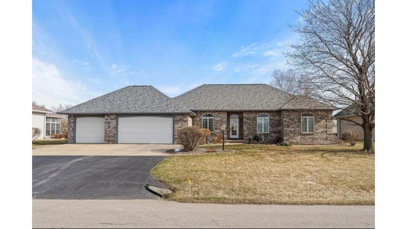 5230 Channel View Drive Oshkosh, WI 54901 by Cmcp Realty, Llc - Office: 920-642-0980 $619,000