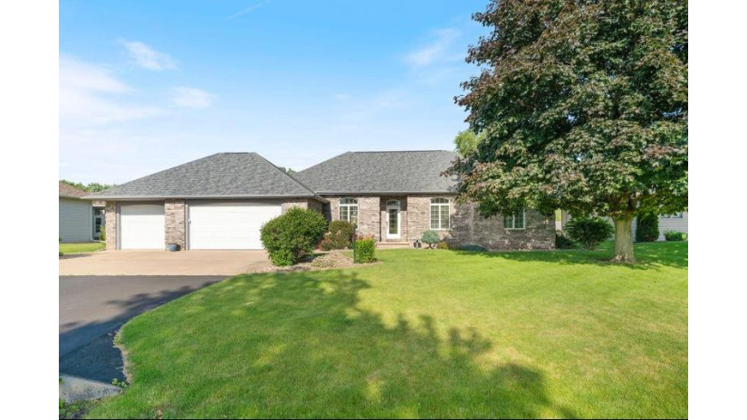 5230 Channel View Drive Oshkosh, WI 54901 by Cmcp Realty, Llc - Office: 920-642-0980 $619,000