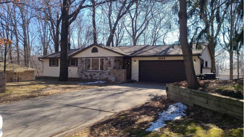 2565 Hazelwood Lane Green Bay, WI 54304 by Resource One Realty, Llc - OFF-D: 920-425-8866 $289,900