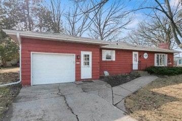 1037 Pierce Avenue, Oshkosh, WI 54902-3451