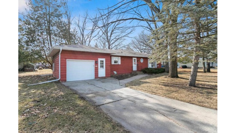 1037 Pierce Avenue Oshkosh, WI 54902 by Lpt Realty $154,900