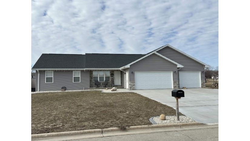 516 Patrick Lane Pulaski, WI 54162 by Fathom Realty, Llc $324,900