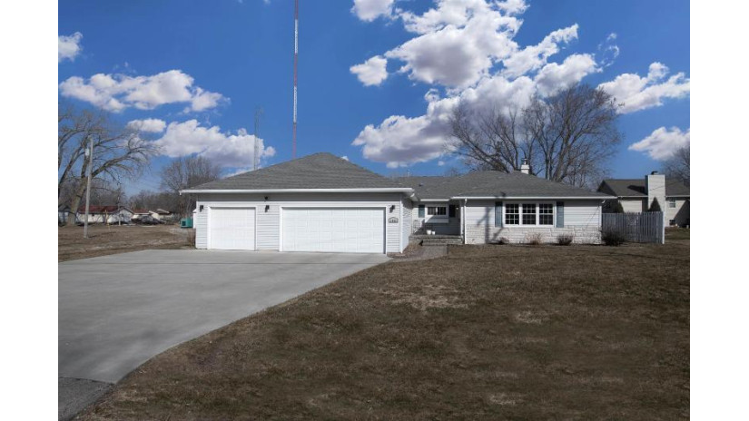 1444 Manitowoc Road Fox Crossing, WI 54952 by Century 21 Affiliated - CELL: 920-428-0066 $257,000