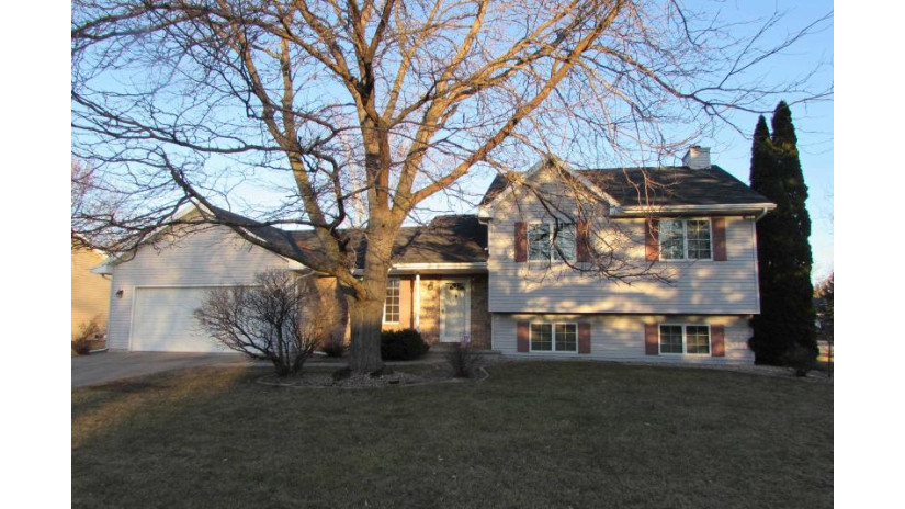 1264 Snowdon Drive Algoma, WI 54904 by Shambeau & Thern Real Estate, LLC - Office: 715-258-9900 $339,900