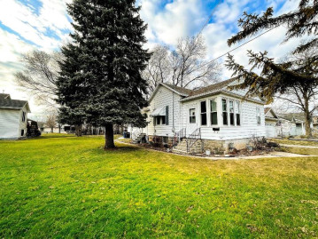 353 Knapp Street, Oshkosh, WI 54902